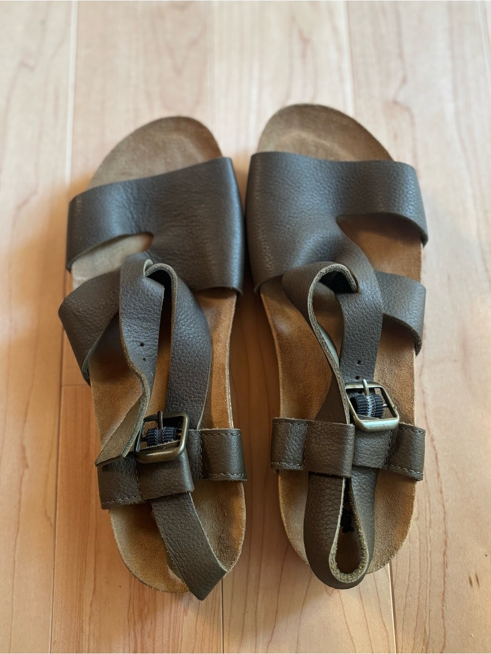 El Naturalista Leather Sandals